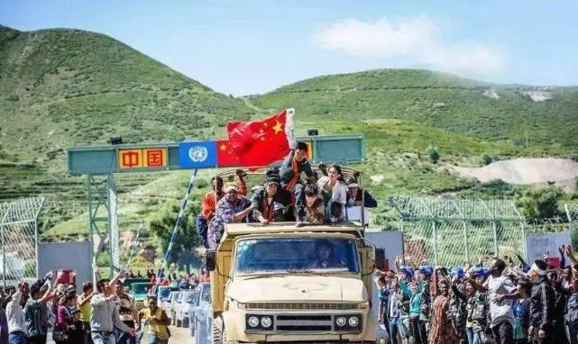 什么是中国式撤侨，一句标语彰显中国霸气，中国公民一个不能少